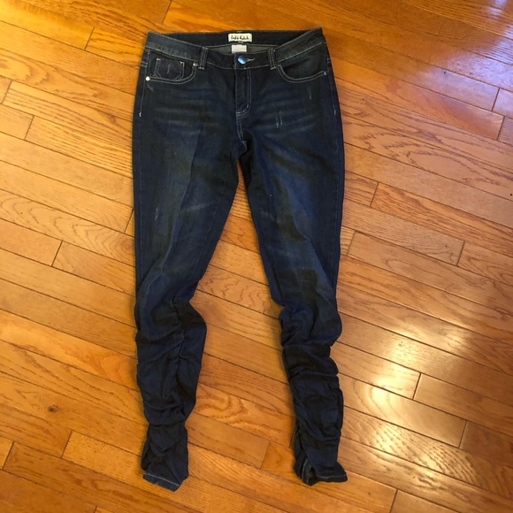 Lady Dutch | 28 - Picture 3 of 5